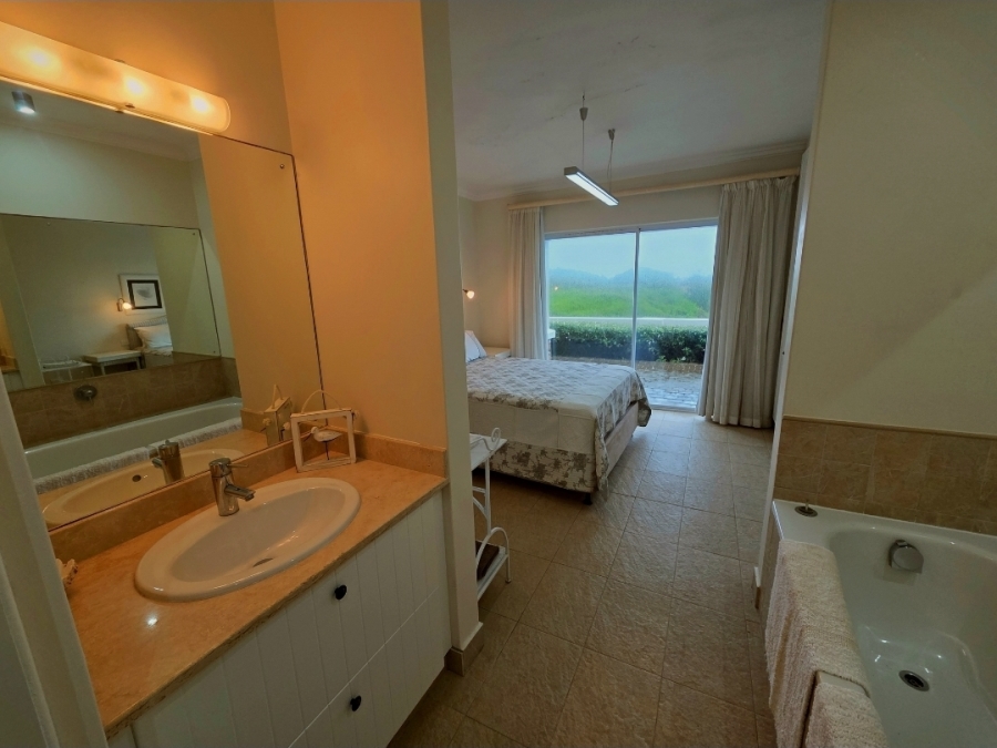 5 Bedroom Property for Sale in Oyster Bay Eastern Cape